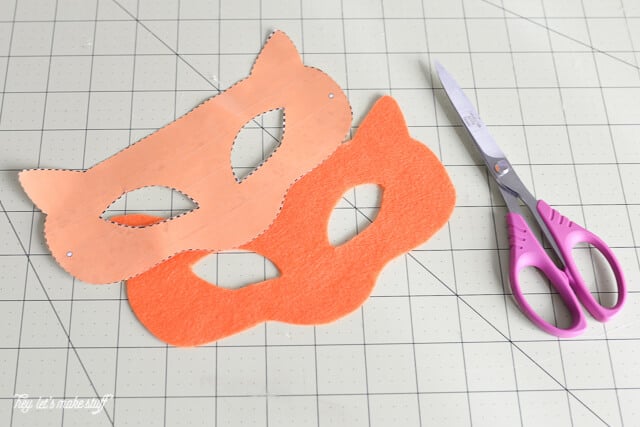 Is your kid (or you!) obsessed with Kung Fu Panda 3? Make these no-sew felt masks! There's Po, Tigress, Viper, Crane, Mantis, Monkey, and of course, Master Shifu. So fun for a Kung Fu Panda birthday party, too! Templates and instructions included.