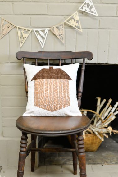 Get the free pattern for making this little acorn quilt block! Perfect for sewing a fall pillow—or make a bunch for a quilt!