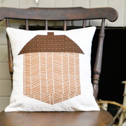 Get the free pattern for making this little acorn quilt block! Perfect for sewing a fall pillow—or make a bunch for a quilt!