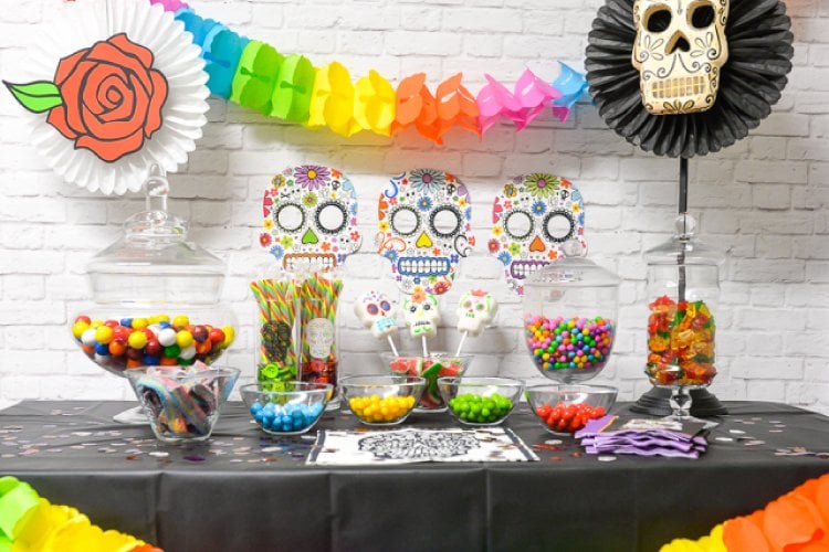 Take Sugar Skulls to a whole new level with this fun Dia de los Muertos Party Candy Bar! Halloween | Party | Candy