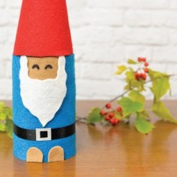 This Christmas Gnome is made from a mason jar and felt! A quick Christmas craft that makes a cute holiday gift idea!