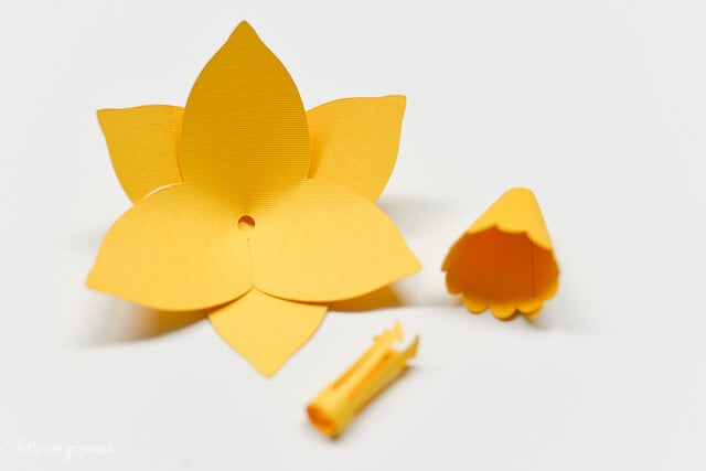 How to Assemble the Cricut Daffodil - All Cardstock Flower Pieces Glued