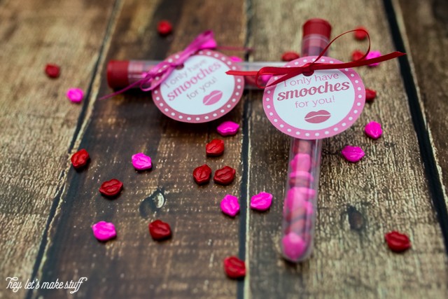 kiss Valentines DIY craft with smooches printable