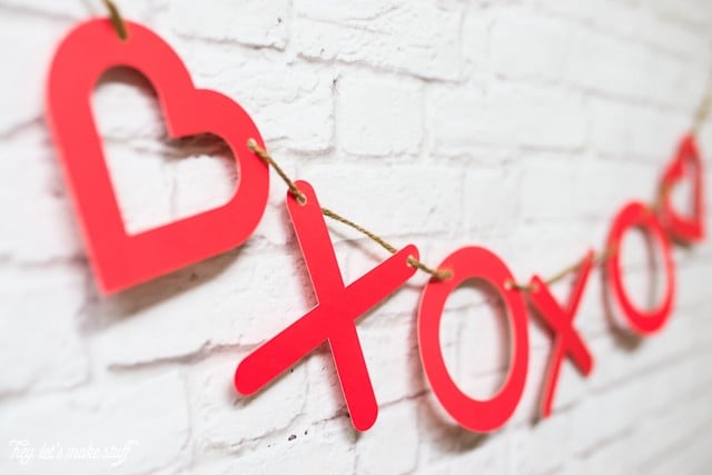 side view of XOXO DIY heart garland