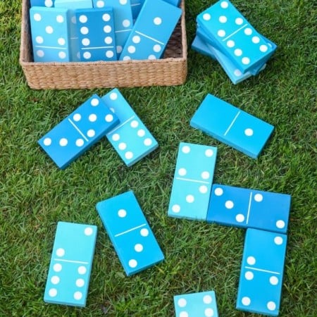If you're having an outdoor wedding, lawn games are a fun way to make sure your guests are totally entertained! Great for cocktail hours and receptions.