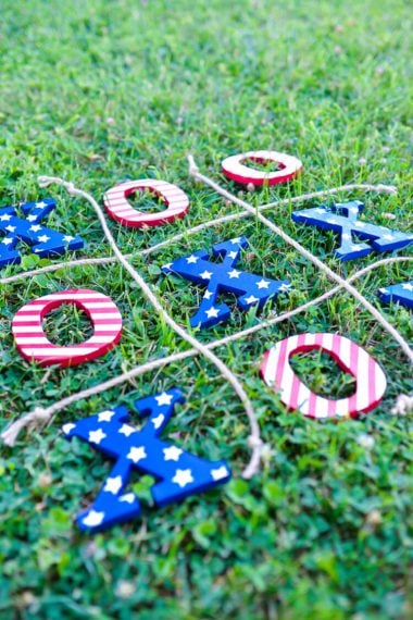 This 4th of July tic tac toe is the perfect easy-to-carry game to bring to a patriotic picnic, barbecue, or fireworks celebration!