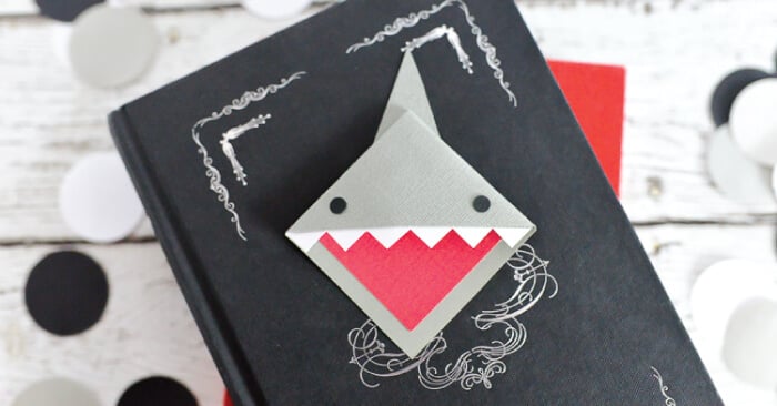 Make these happy little "shark mark" bookmarks! Great for celebrating Shark Week or for any time you're diving into a particularly delicious book.