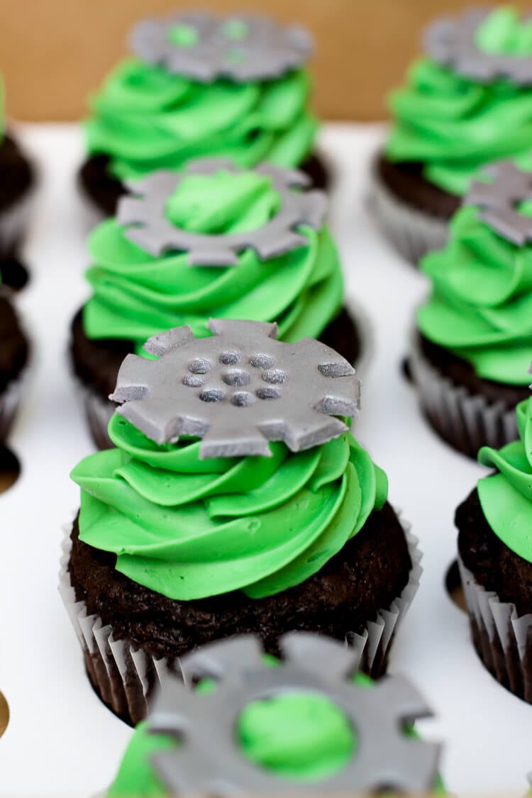 Robot Birthday Party - cupcakes