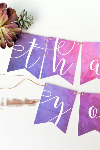 Use the Cricut Explore's Print Then Cut feature to make this beautiful THANK YOU banner for your wedding, in three gorgeous watercolors!