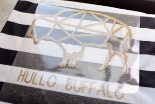 Use your Cricut Explore Air 2 to make this modern geometric buffalo pillow using glitter iron-on vinyl!