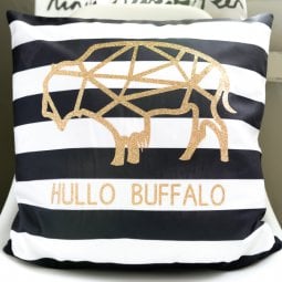 Use your Cricut Explore Air 2 to make this modern geometric buffalo pillow using glitter iron-on vinyl!