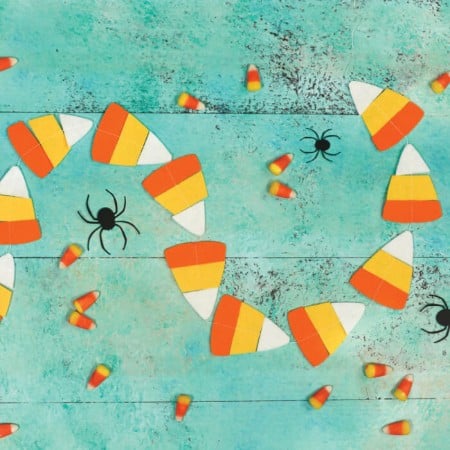 Decorate your mantel for Halloween with this delicious candy corn garland! Cut with a Cricut or by hand and stitch quickly together on your sewing machine.