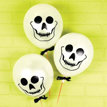 These easy skull balloons are a fun Halloween party decoration! Whip up a bunch using your Cricut or other cutting machine with these free SVG cut files.