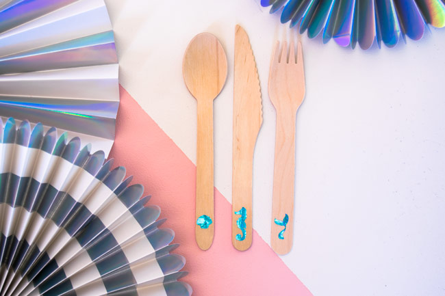 Wooden cutlery decorated with from the ocean decor