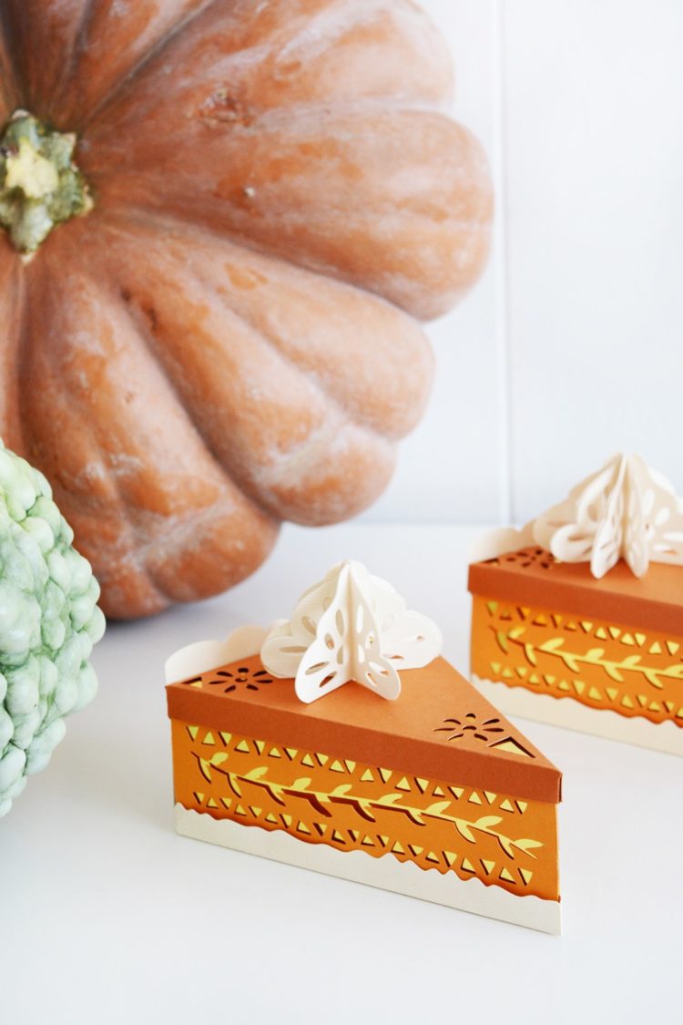 DIY THANKSGIVING DECORATIONS WITH CRICUT