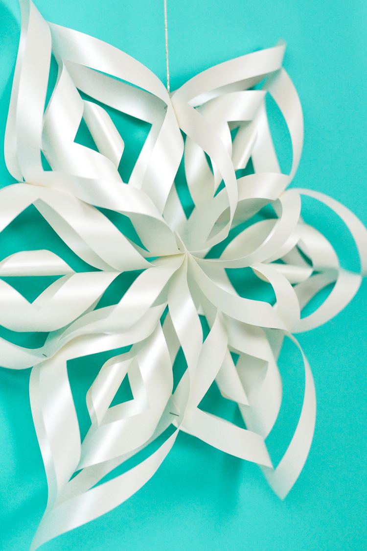 GIANT 3D PAPER SNOWFLAKES WITH THE CRICUT