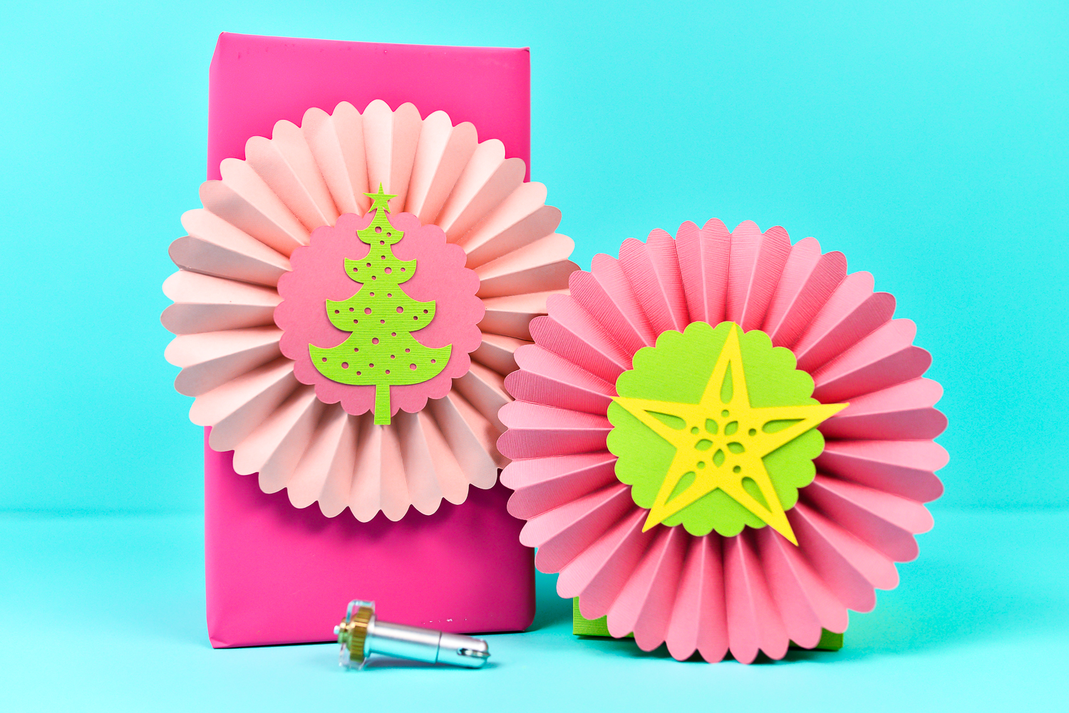 Create these gorgeous paper rosettes for Christmas -- perfect for gifts and decor.