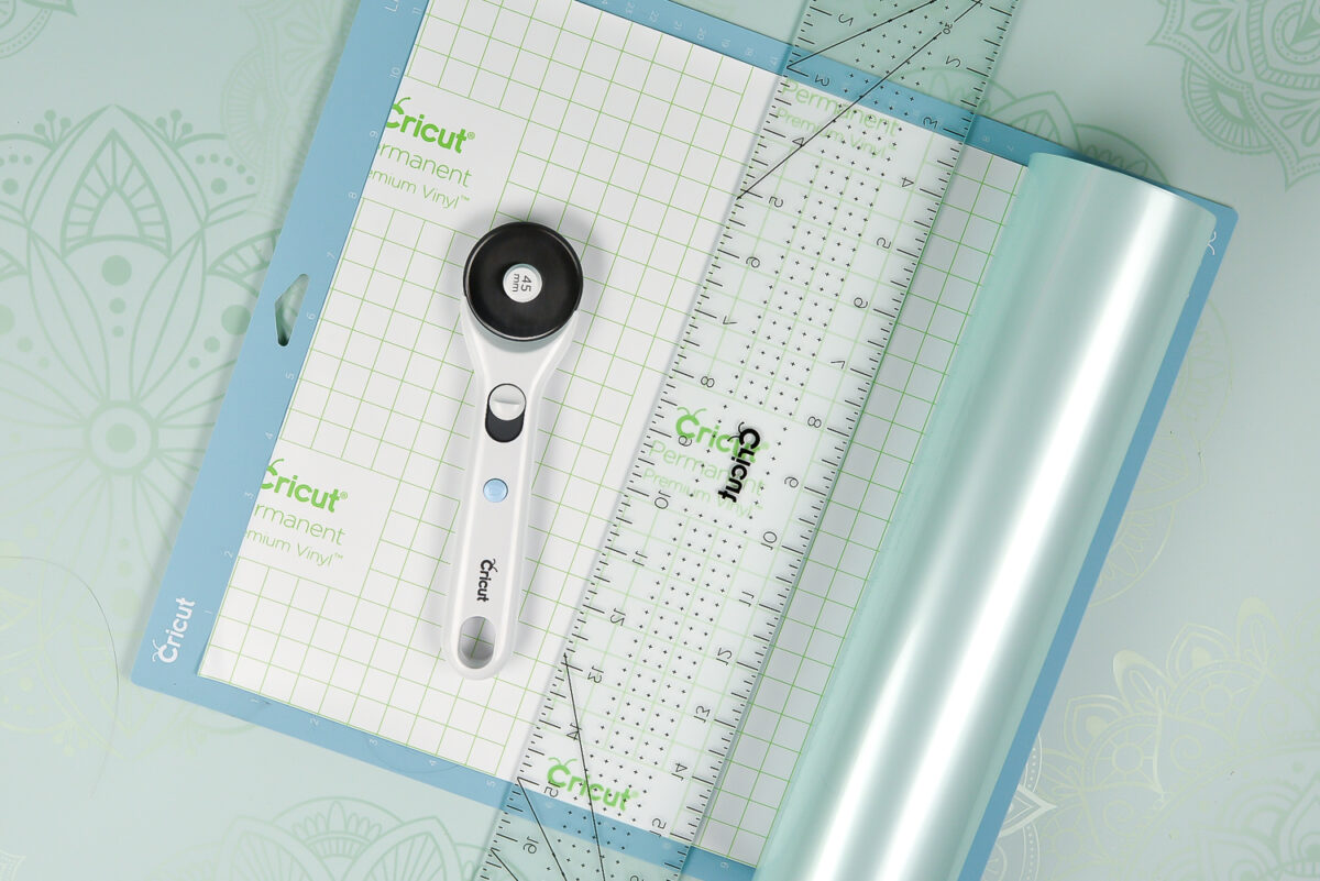 Cricut Metal Ruler - Safety Cutting Ruler for Use with Rotary Cutters,  Cricut TrueControl knife, Xacto knife - Great For Quilting, Scrapbooking