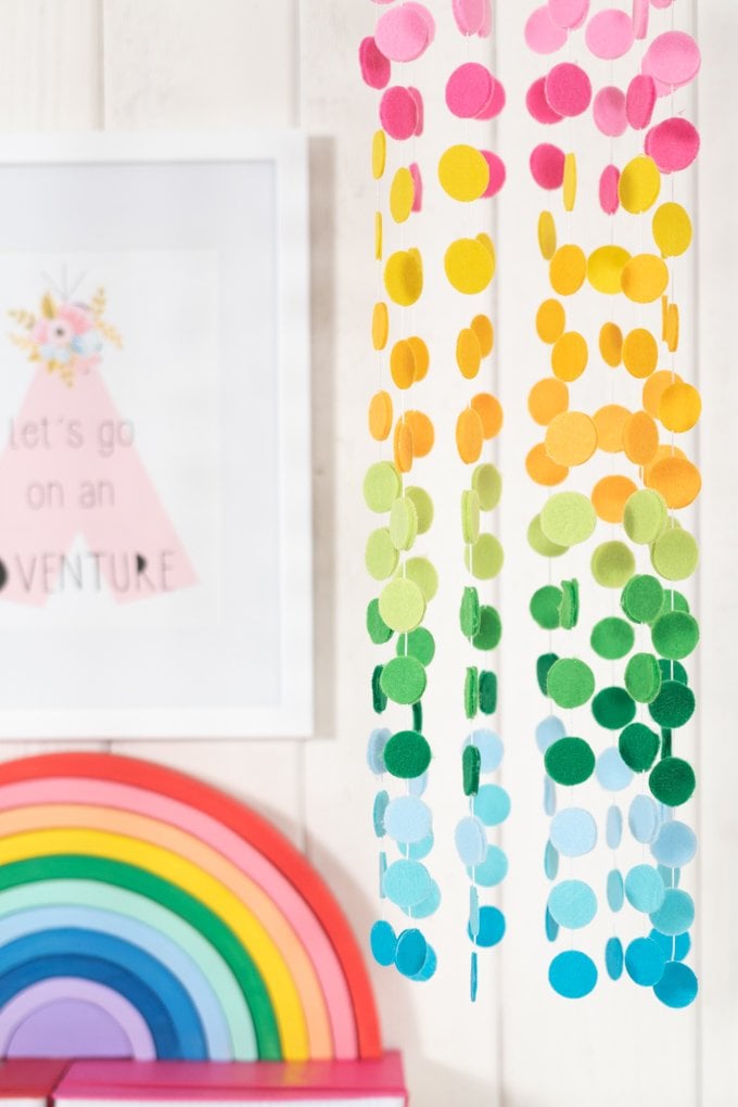 This felt hanging mobile from kingstoncrafts.com is full of color and cuteness! Dress up a nursery, entryway or playroom. 