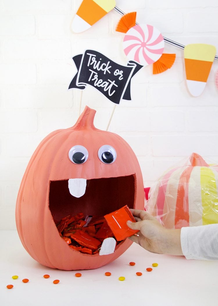 DIY a Pumpkin Candy Bowl and a colorful Halloween Banner with these cut files and ideas from persialou.com. 