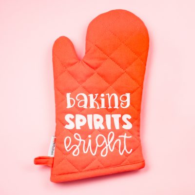 Personalized Christmas Gift Idea: Make this DIY Baking Set with the Cricut