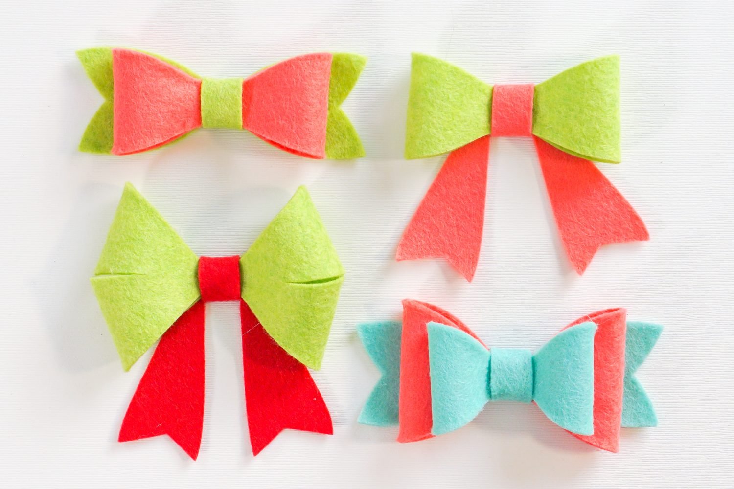 Close up picture of felt bows assembled in aqua/red combination and red/ green combinations.