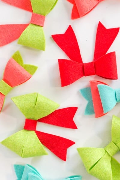 Image of completed felt bows in red, aqua and green colors