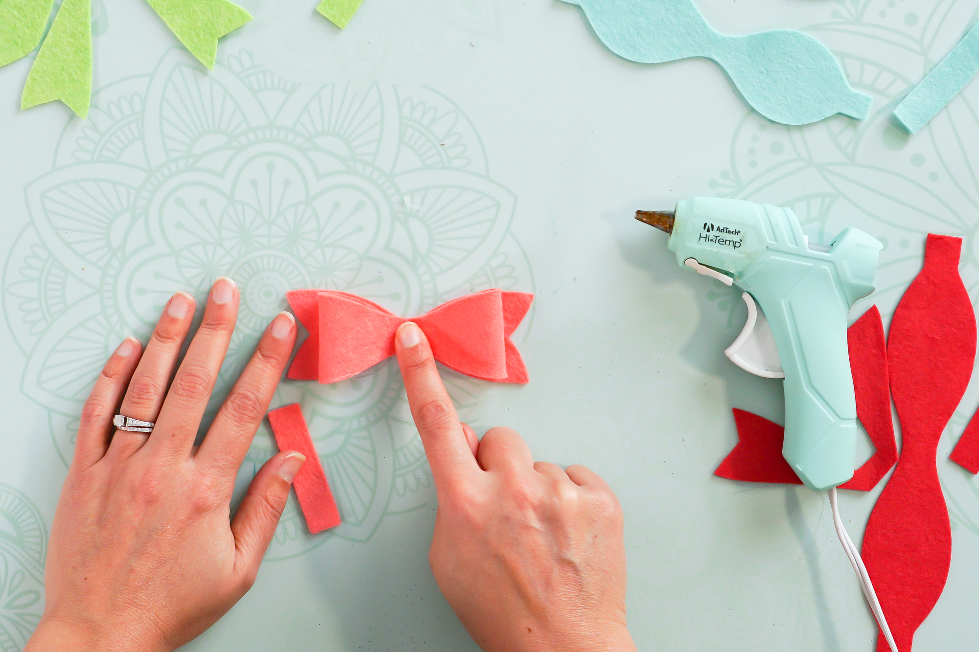 How to do perfect bows with cardboard template  Become an expert bow maker.  - Miss Felt Designs
