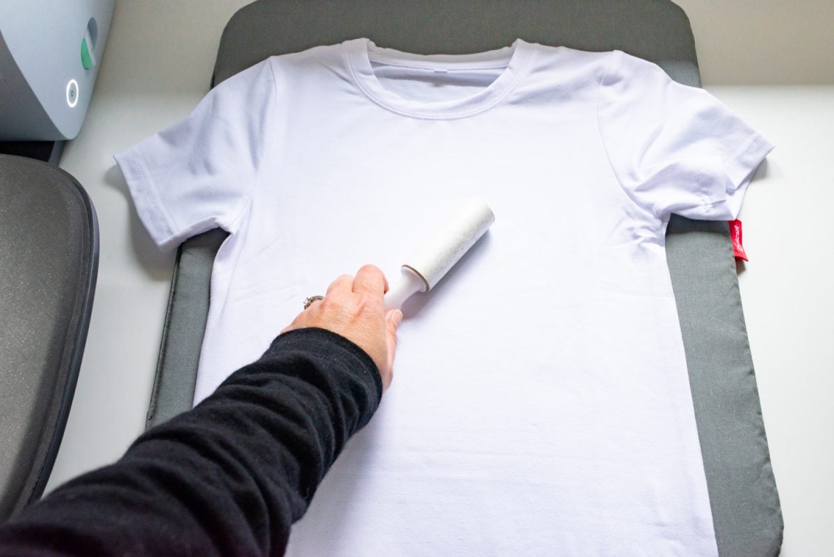 Hand lint-rolling shirt