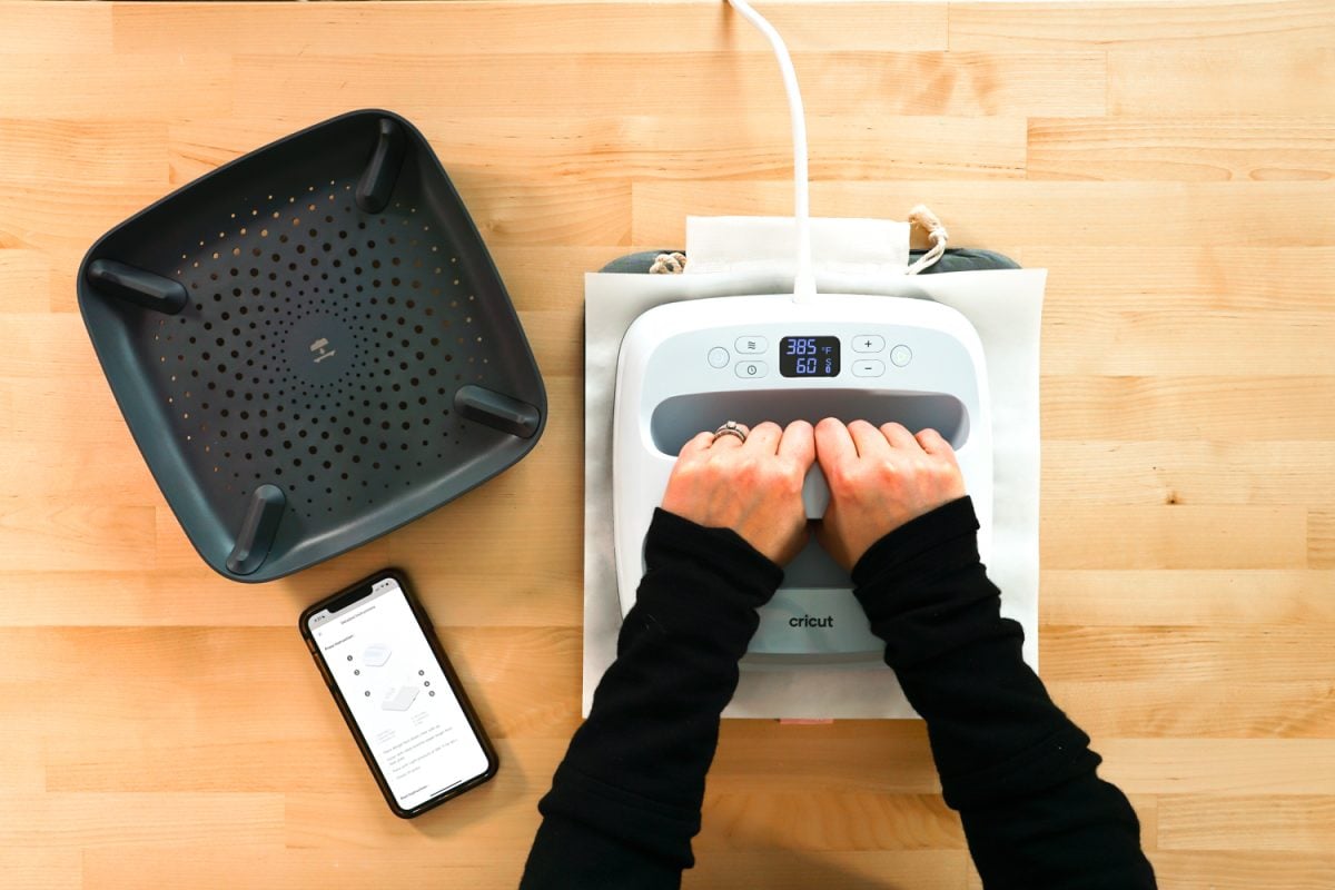 Hands using the EasyPress 3 to press the bag