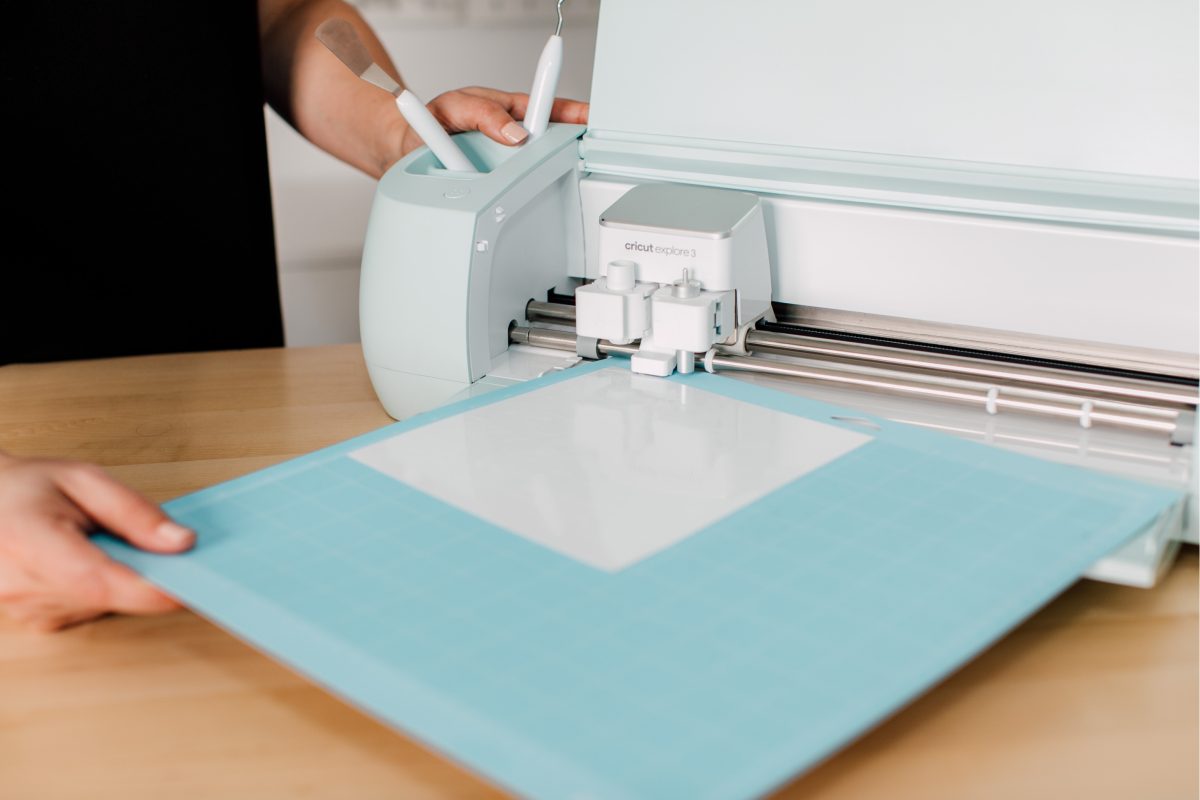 7 Things You Need to Create the perfect Cricut workspace for your Cricut  Explore Air 2