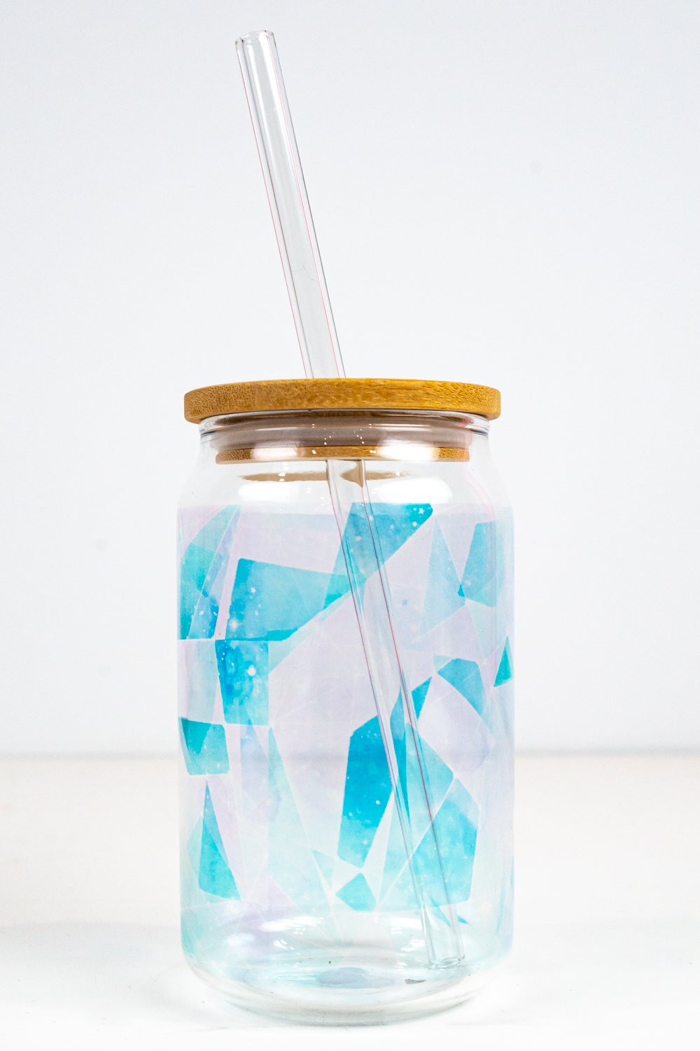 Sublimation can with blue geometric image