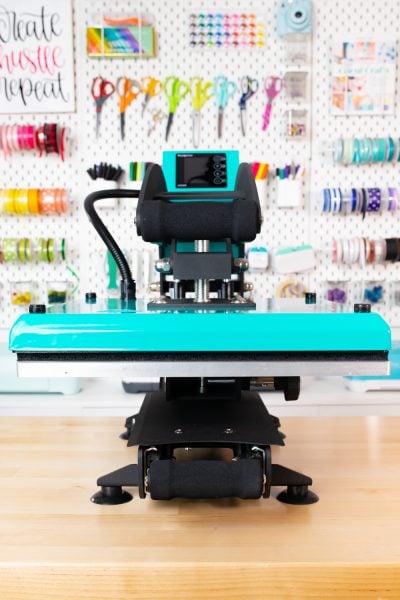 Got a new heat press? I'm breaking down everything you need to know about using it, including all of the parts of a heat press, finding your time, temperature, and pressure settings, and making your first project.