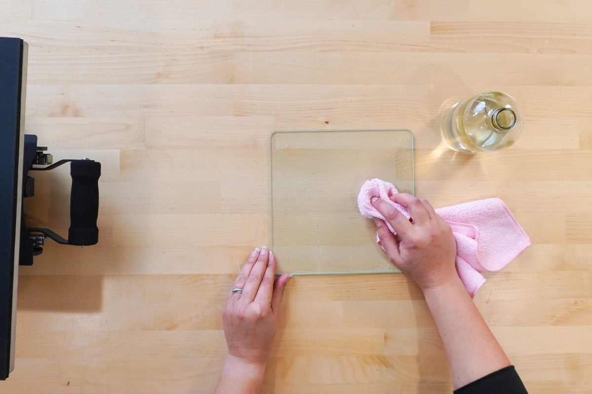 Hand cleaning glass cutting board with alcohol