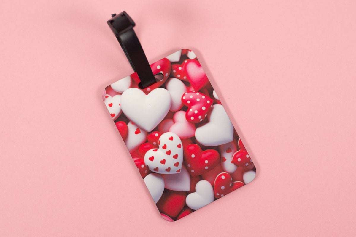 Luggage tag with heart design