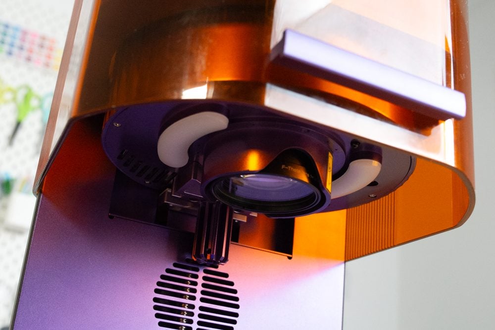 Closeup view of the WeCreat Lumos lens
