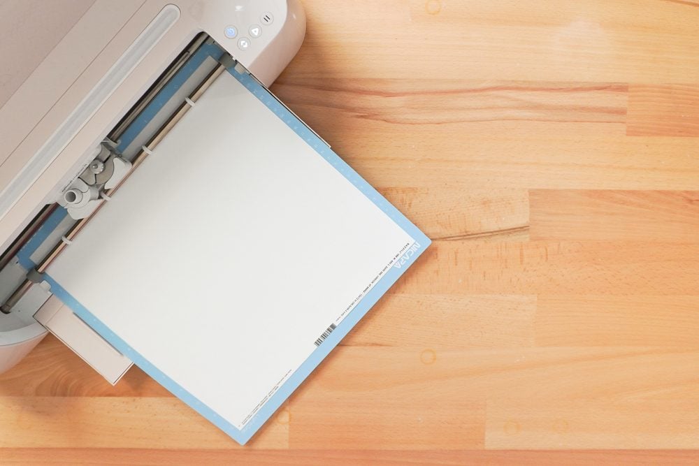 Cricut Maker 4 cutting white cardstock